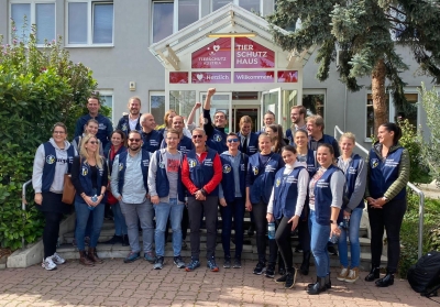 Mitarbeitende von Mars Austria freuen sich, das Tierschutzhaus in Vösendorf im Rahmen des Mars Volunteer Programms unterstützen zu können. (Foto © Tierschutz Austria)