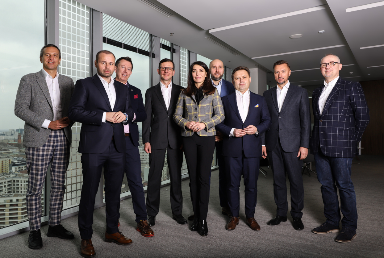 Członkowie klubu Male Champions of Change i Olga Kozierowska, prezes Fundacji Sukcesu Pisanego Szminką