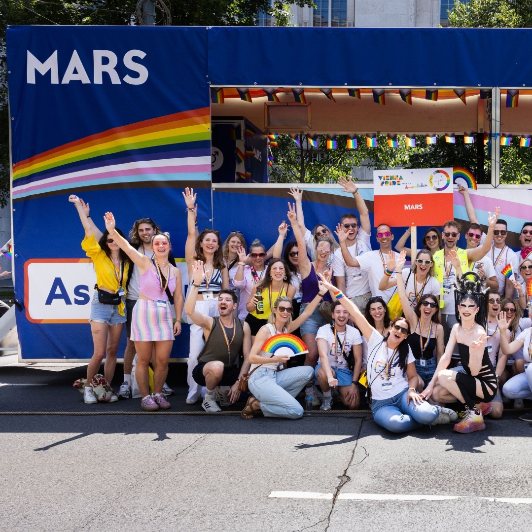 Mars Austria employees in front of a colorful truck