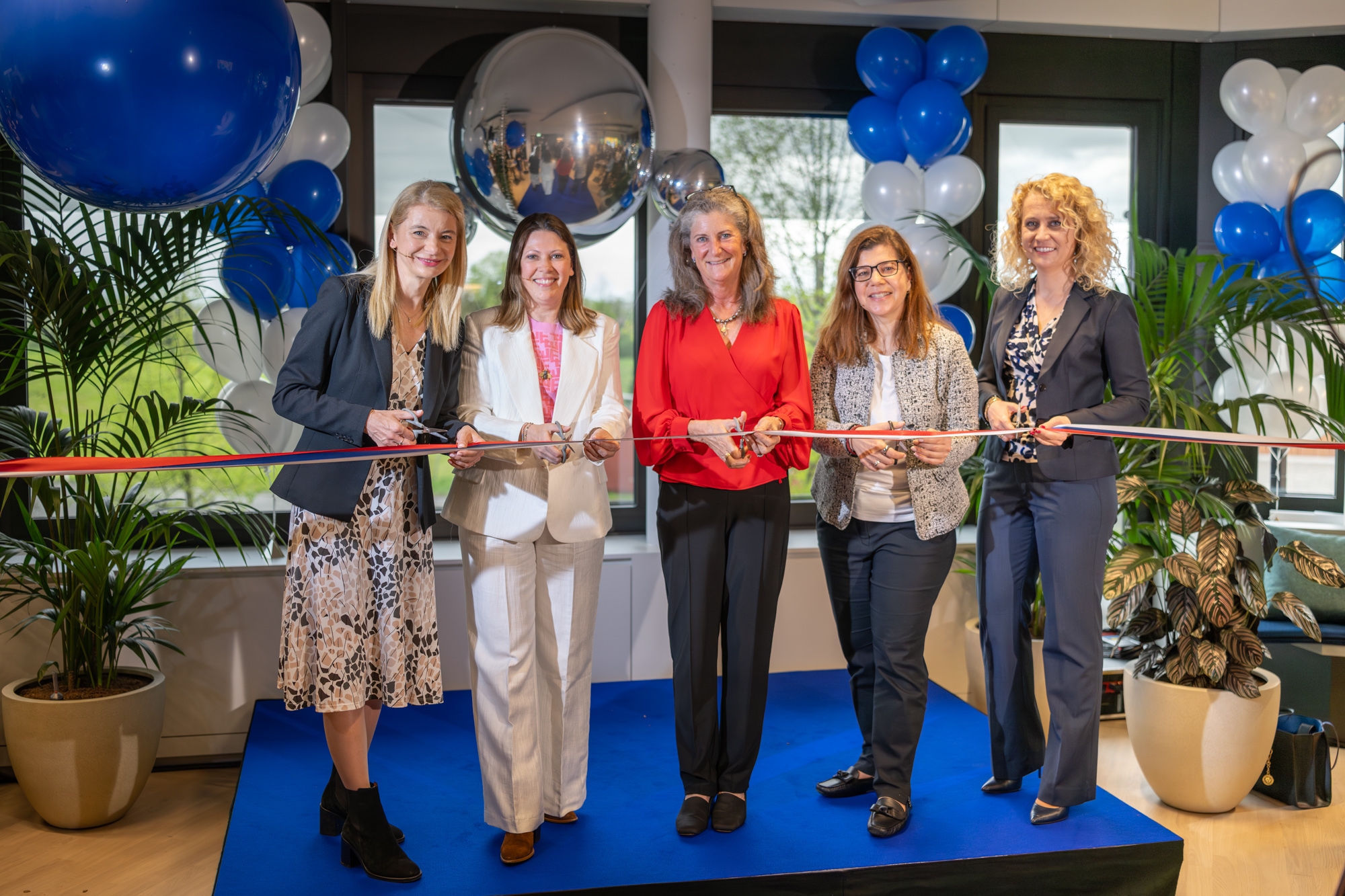 Offizielle Eröffnungszeremonie «Durchschneiden des Eröffnungsbandes»