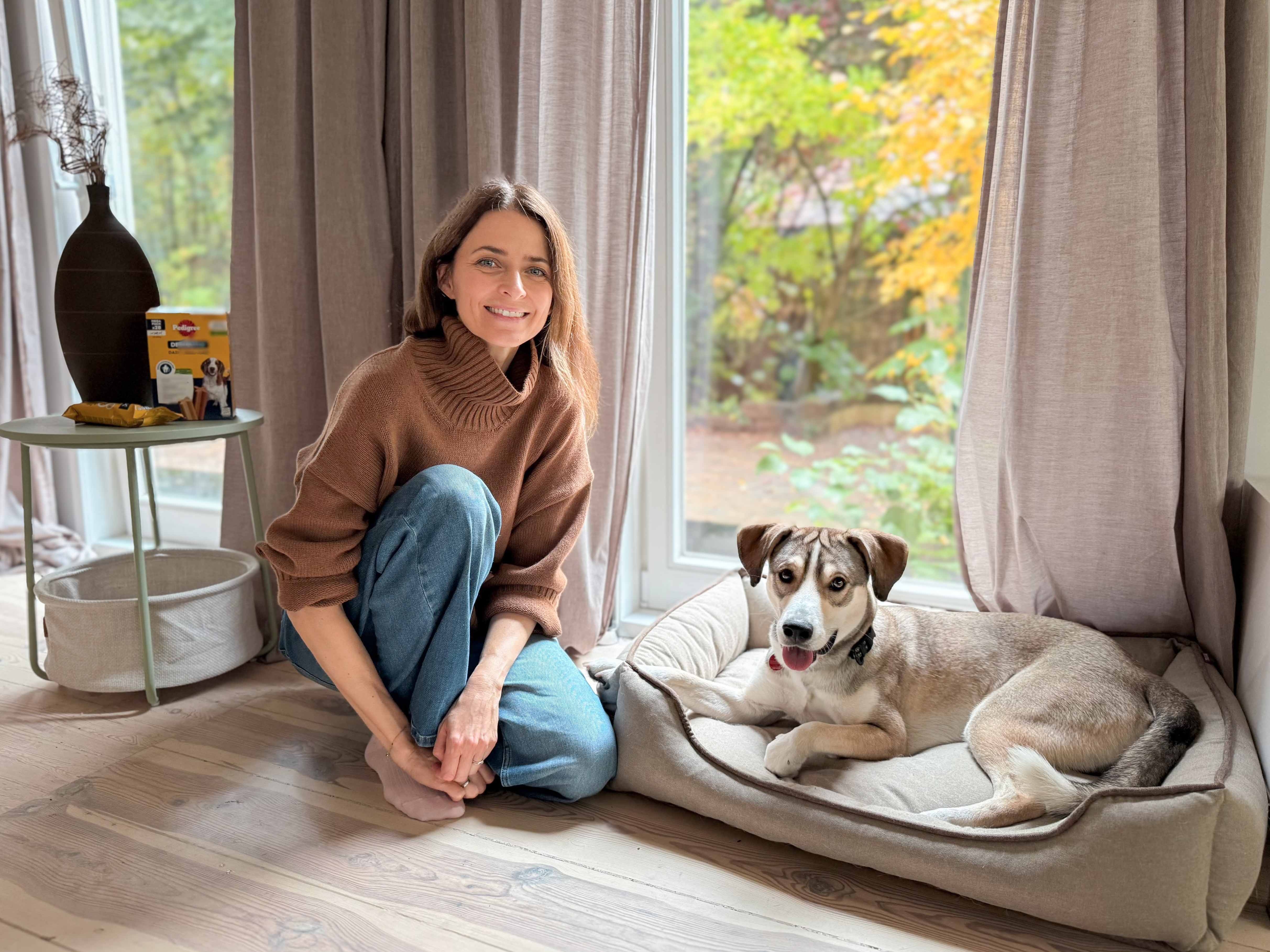 20251009_Mars_Eva_Padberg mit Hund Fonsi aus Rumaenien_Pro Adoption_1