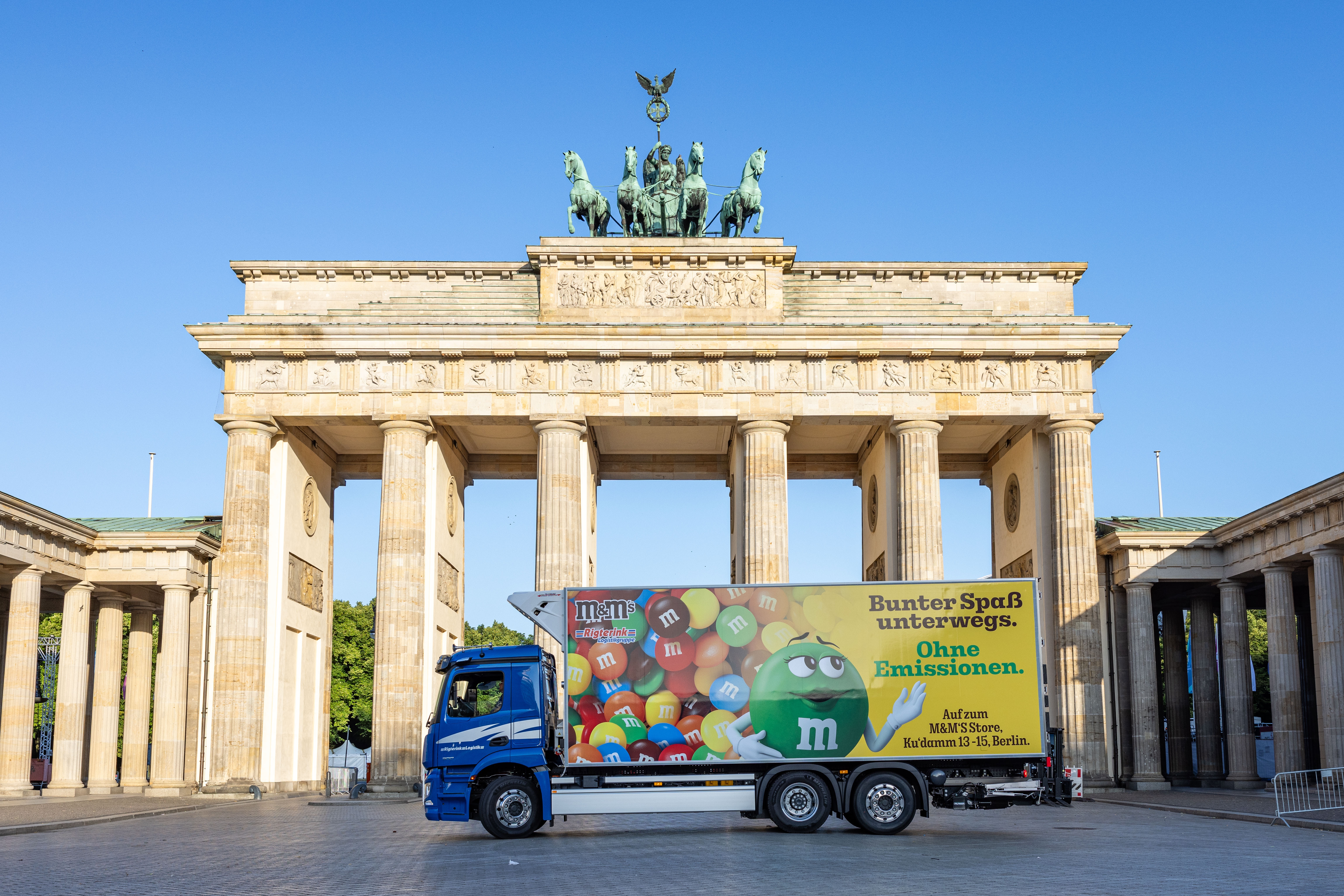 Mars 230627_Mars_Brandenburger Tor.jpg