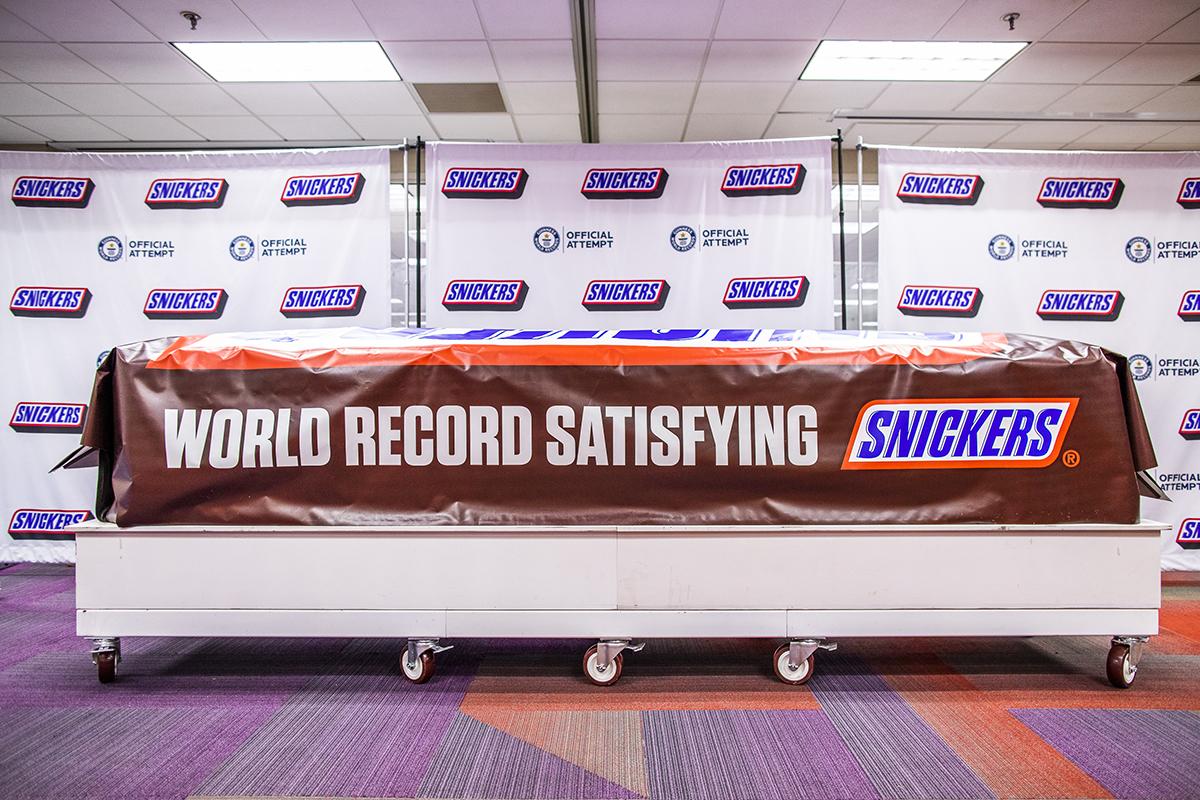 GUINNESS WORLD RECORDS title-setting bar snapshot