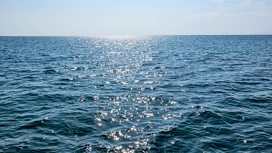 View of the ocean and horizon on a sunny day