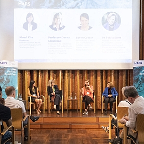 Fostering collaboration between scientists at the Lindau meetings. 