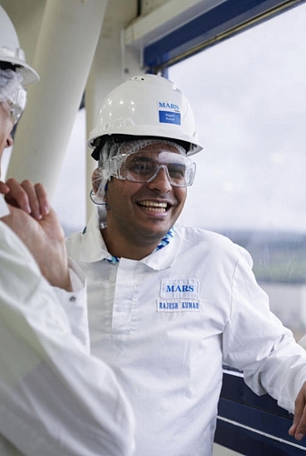 Mars employees walking v2